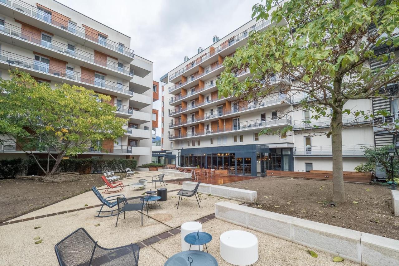 Hostel Le Hueb Grenoble Bagian luar foto